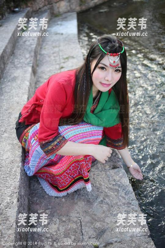 MyGirl美媛馆 - 混在外面，沈佳熹的户外写真，呼吸新鲜空气的同时，我又想吃个冰淇淋。