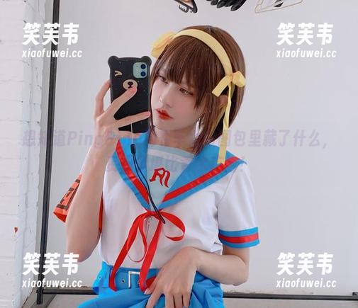 想知道PingPing的赛车女郎图包里藏了什么，资源量堪比香水广告！