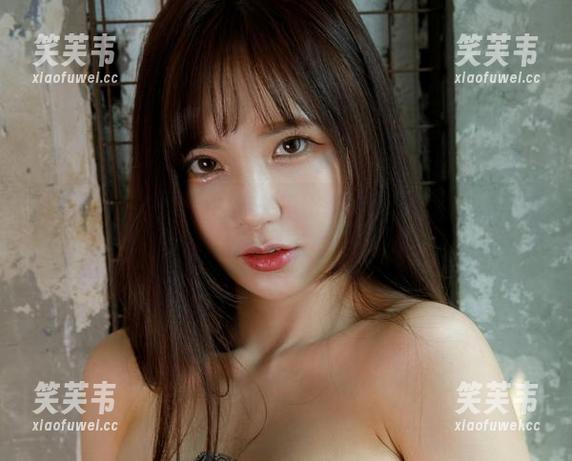 瞧瞧Seoyool(서율)穿微型比基尼的写真：这才是成熟女人的‘轻盈与力量’！