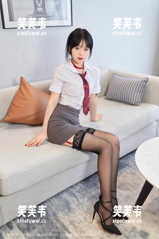 Xiuren秀人网 - 小甜angle的油亮大作战，快来下载原图学酷炫姿势！