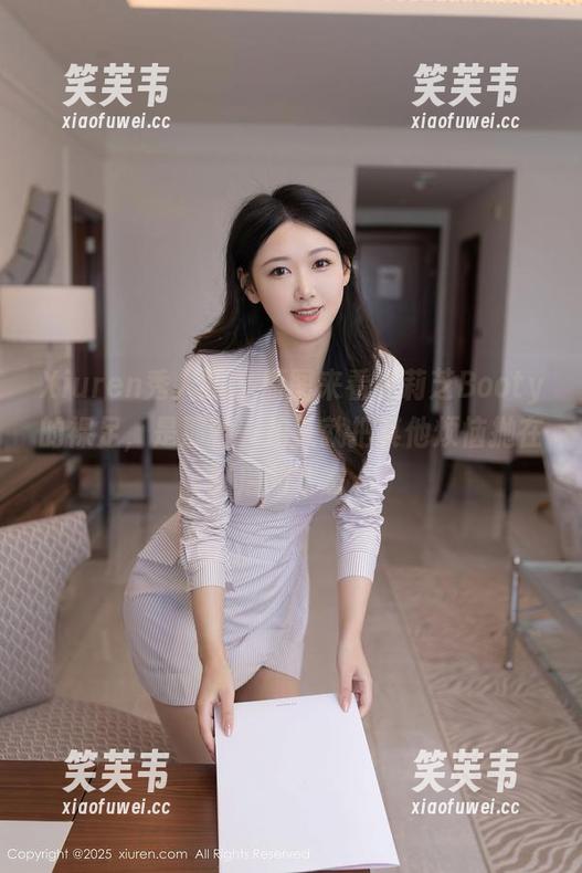 Xiuren秀人网 - 原图来看徐莉芝Booty的裸足，是那种一抬头就把其他烦恼抛在脑后的状态。