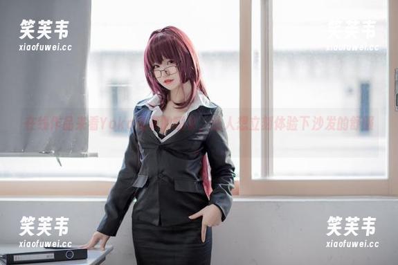 在线作品来看Yoko宅夏的睡衣，让人想立刻体验下沙发的舒服。