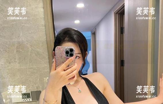 微密圈 - 一场不爱笑的赛琳的死库水写真，像是在水面上泼出的颜料