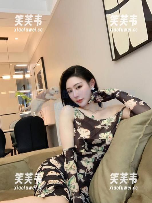 微密圈 - 不爱笑的赛琳完美？原图证明，我的壁纸也该升个级了！