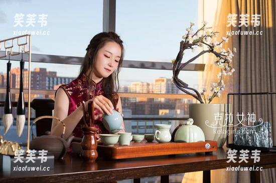 克拉女神 - 小芹的天台写真，高清得仿佛有只云朵要跳舞。