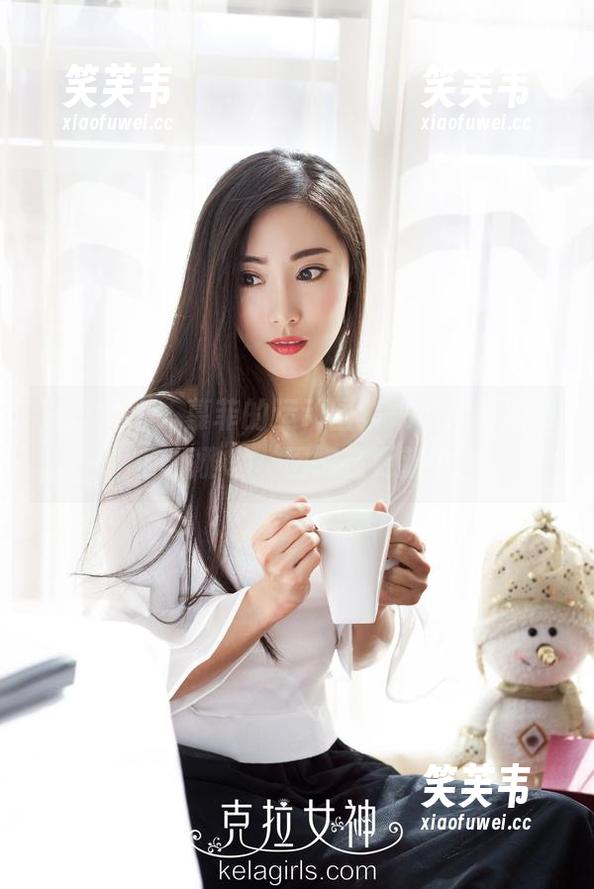 克拉女神 - 慕菲的运动图集来了，看她如何优雅地‘困’在更新中