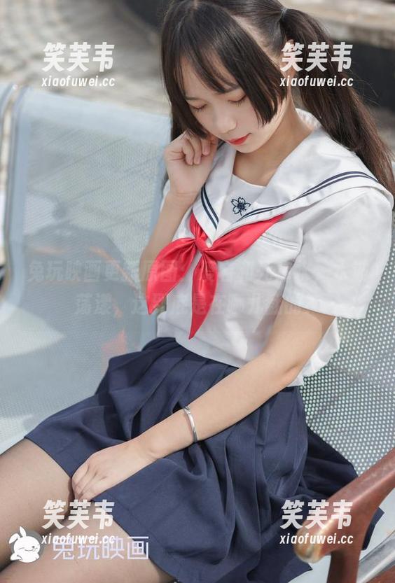 兔玩映画更新原图：爱宕和死库水，水波荡漾，这到底是在哪儿翻的？