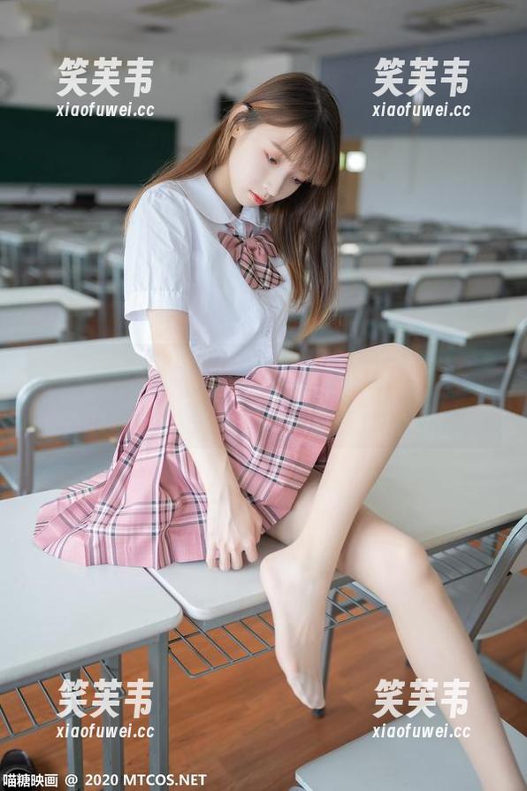 小猫咪制服，喵糖映画的又一波美图精选，真想给它披上更多的衣服！