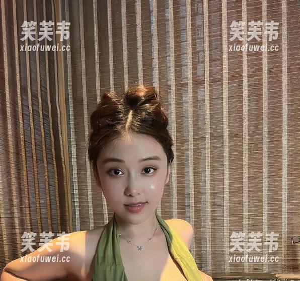 微密圈 - 定制的味道，奶雯穿上了不一样的套装，图片是不是让你觉得很养眼？