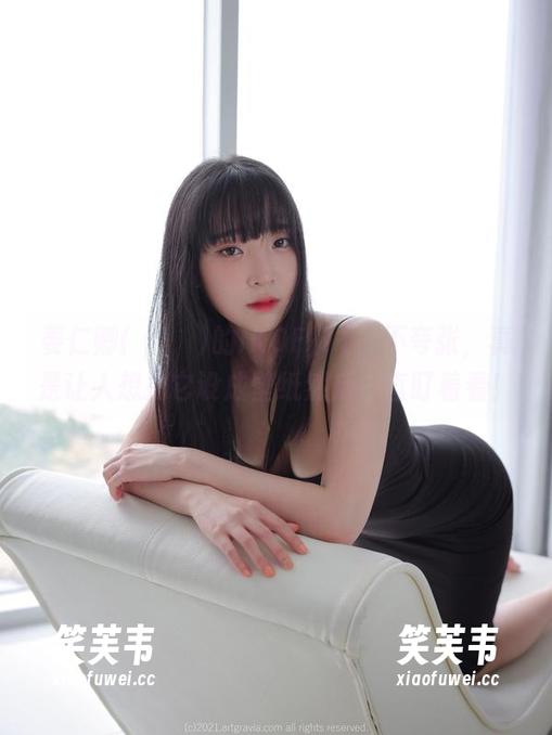 姜仁卿(강인경)的IKOF-11，不夸张，真是让人想把它设成壁纸然后一直盯着看！