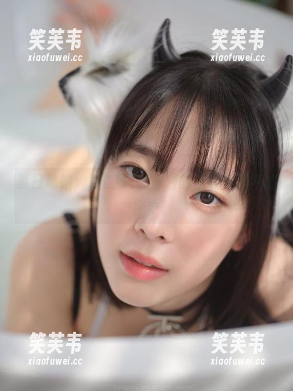 夏日私拍，姜仁卿(강인경)的泳装与渔网的斗争