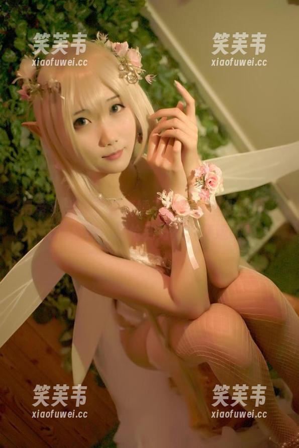 吊带？当然要在嫣嫣子的写真里找那种“无心插柳”的恰到好处，精选啊！