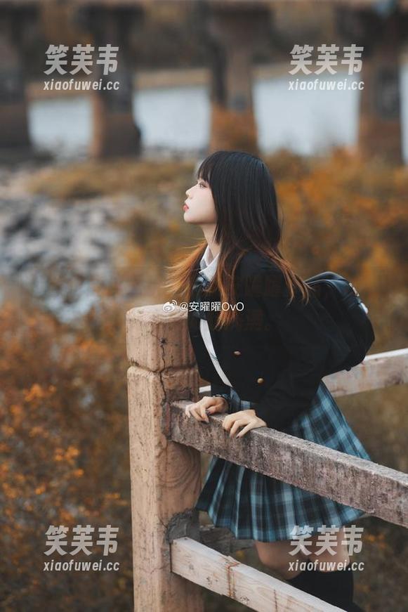 校服也能这么玩？最新安曜曜作品，没想到心机如此满满。