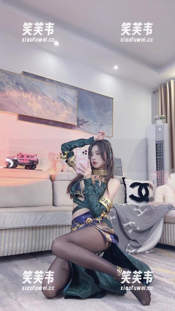 你记得吗？小小奶瓶儿的作品集里那兔女郎加长版的角色，绝对让人念念不忘。