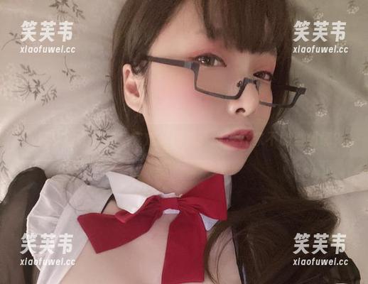 小泉学姐吖 小泉学姐吖分享居家定制图集:谁说在家不能当偶像?