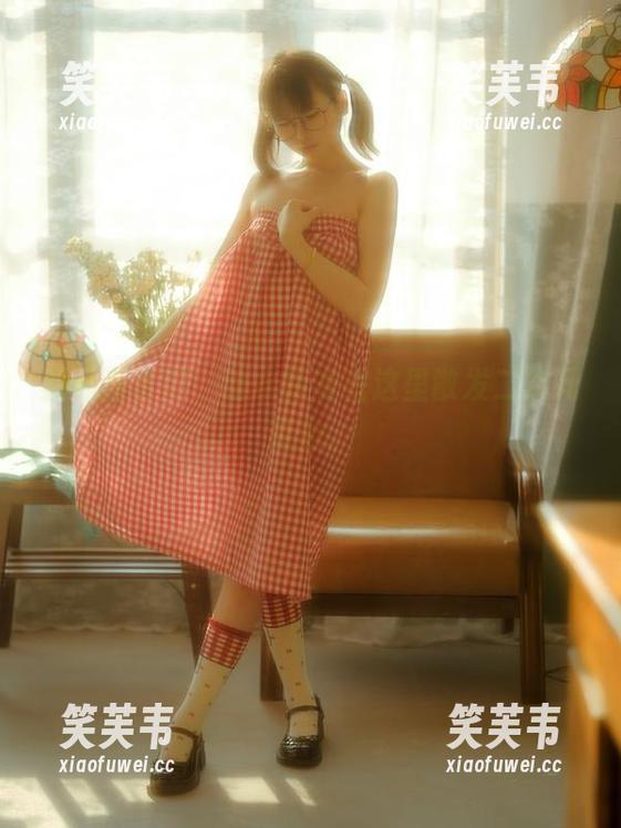 双马尾套图，幼水铃衣在这里散发二次元魔力。