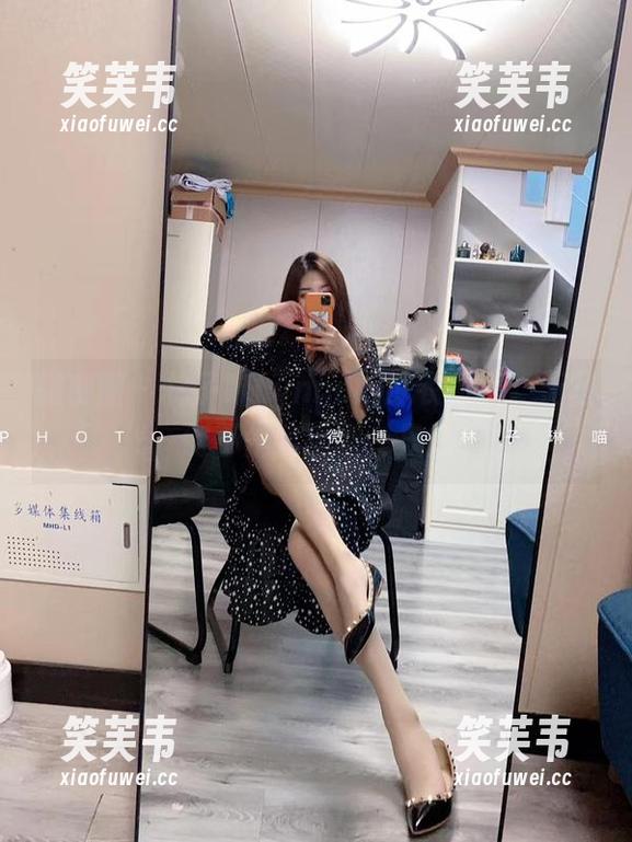 微密圈 - 林子喵Lynne的泳衣图集：无圣光，倒不是我挑剔，只是……