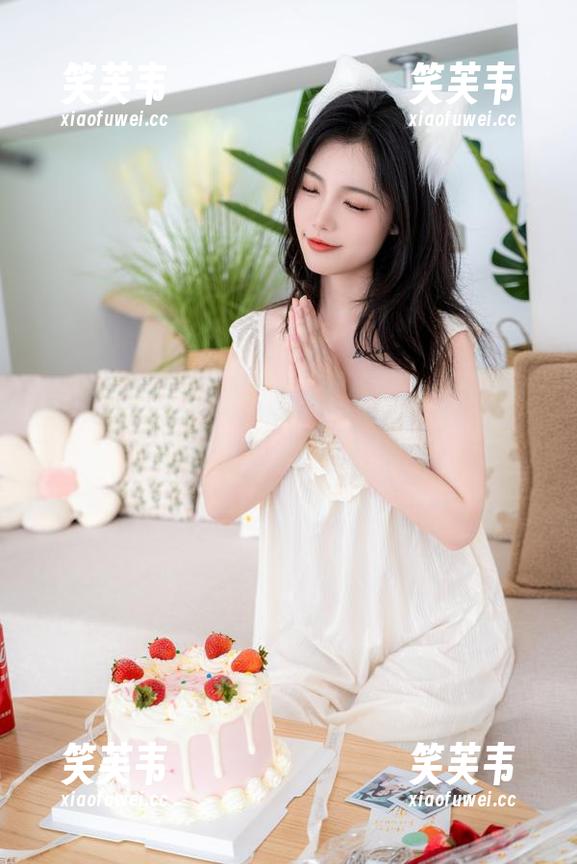 每次看到桃良阿宅的御姐作品，我的脑海里都冒出一千个问号...