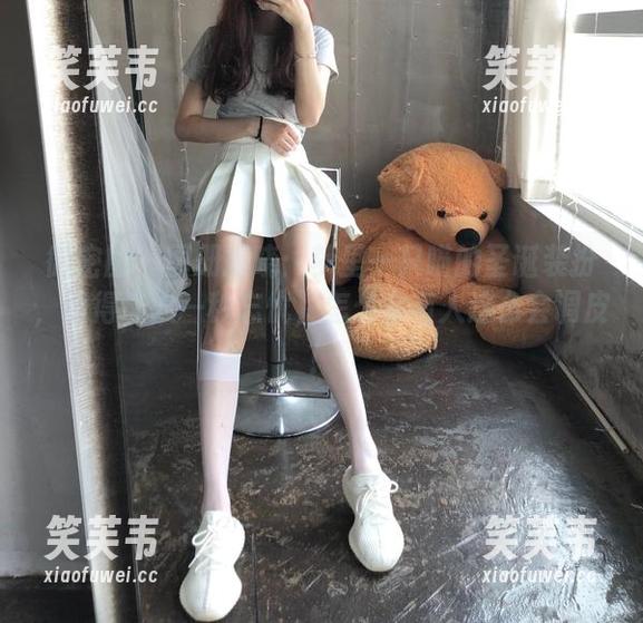 微密圈 - 图册揭晓：梦里一只喵的圣诞装扮，萌得让人一秒忘忧，怎么会有人这么会调皮！