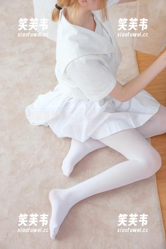 森萝财团最新写真：教室里的jk白丝少女，眼睛不能停