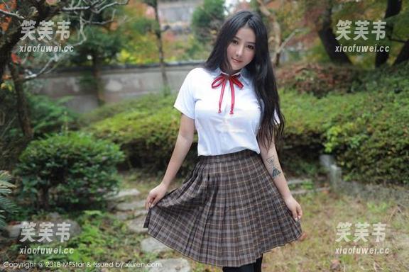 模范学院 - 轻轻翻看吴思晚的清纯写真，忍不住感慨，真有气质～