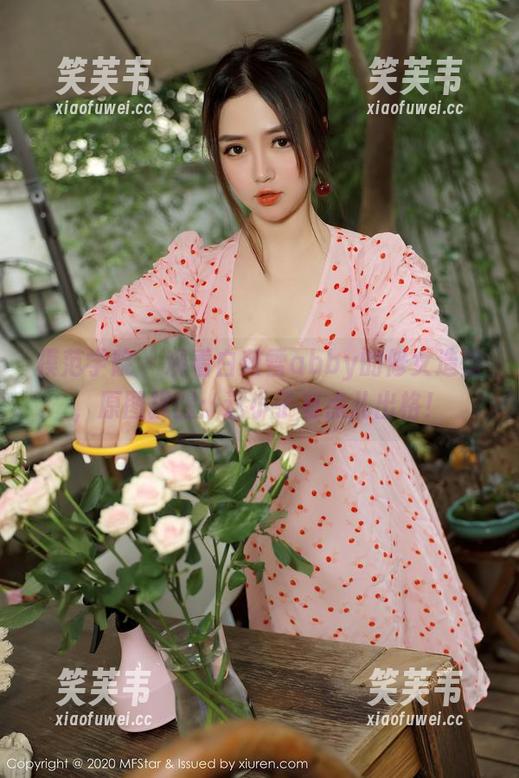 模范学院 - 观看白茹雪abby的修女造型，原图提醒：这小子有点儿出格！