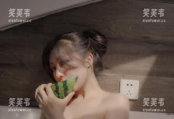 樱晚gigi的璨，私拍图片居然有种欲言又止的暧昧。