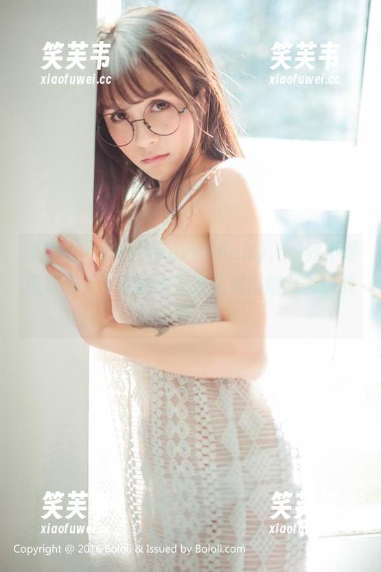 波萝社 - 柳侑绮Sevenbaby，“我不是可爱吗？”她的高清裸足发出悄然的挑战声。