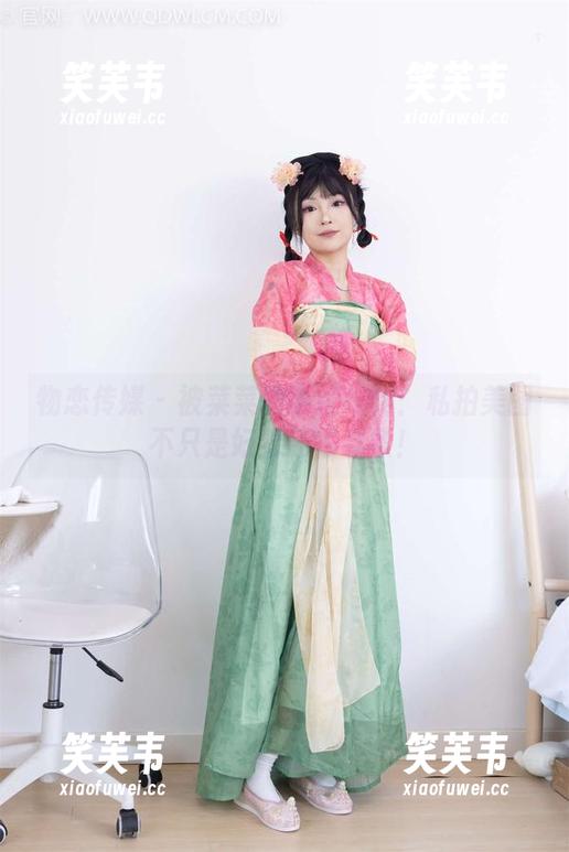 物恋传媒 - 被菜菜的眼镜电到：私拍美图不只是好看还很会撩！