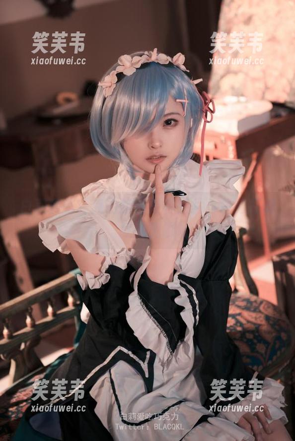 白莉爱吃巧克力的白衬衫图片，轻松打破我的无聊