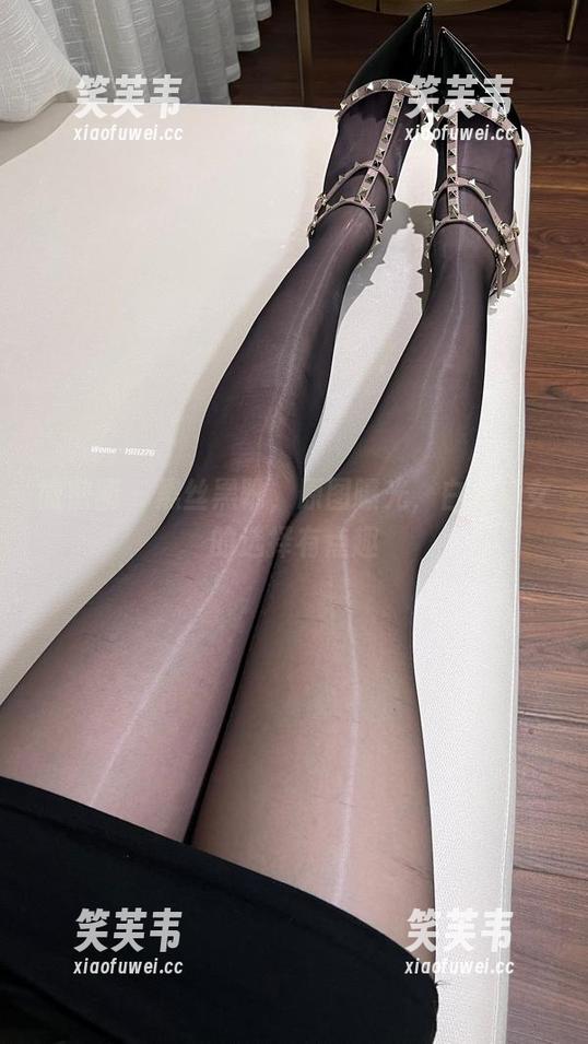 微密圈 - 黑丝黑靴，原图曝光，白龙猫女的选择有点趣