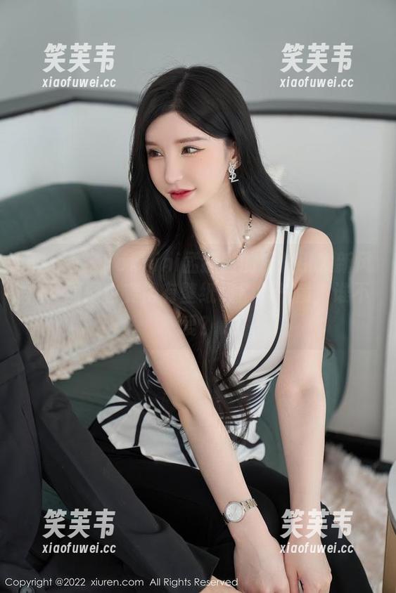 秀人网 - FoxYini孟狐狸的旅拍引发新风潮，原图也变得有壁纸级别的气质，谁不爱？