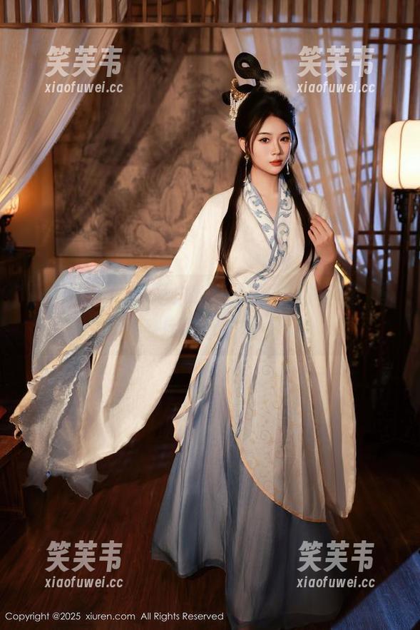 秀人网 - 勾勒月夕Lily与瑜伽的奇遇：图库共享时刻