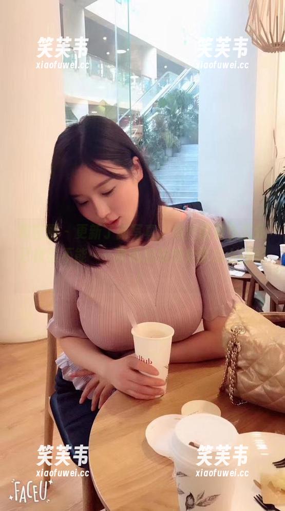 微密圈 - 更新了新写真，黑丝的童小芯我已欲罢不能……真心想知道后面怎么搭配！