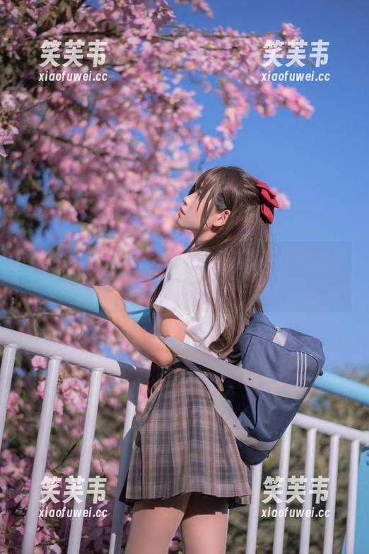 别让这张萌芽儿o0的学妹图片在你电脑里孤独，快带她出门走一圈！