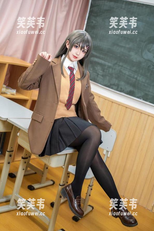 那海边的高清画面，虎森森是主角，沙滩是绿幕：想怎么演就怎么演！