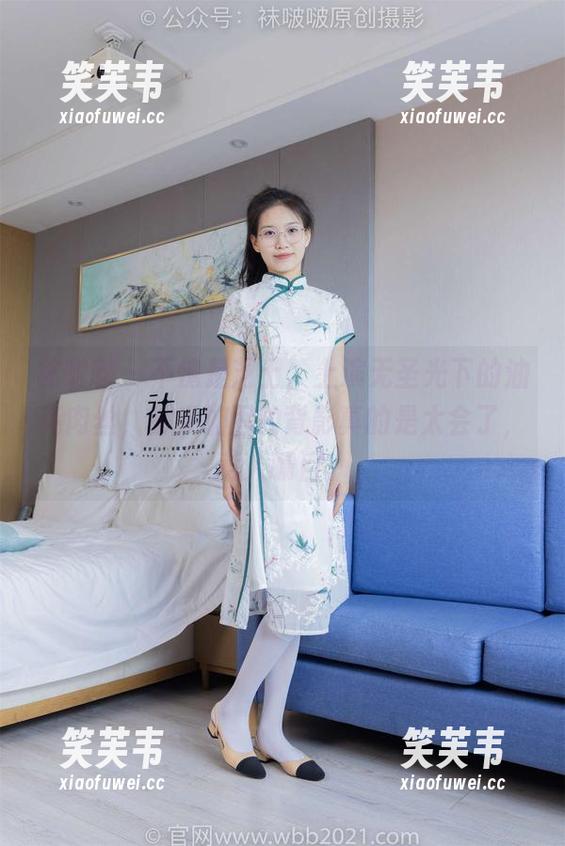 袜啵啵 - 不愧是芝士，上演无圣光下的油亮肉丝，脚尖加固的背影真的是太会了，惹人瞩目。