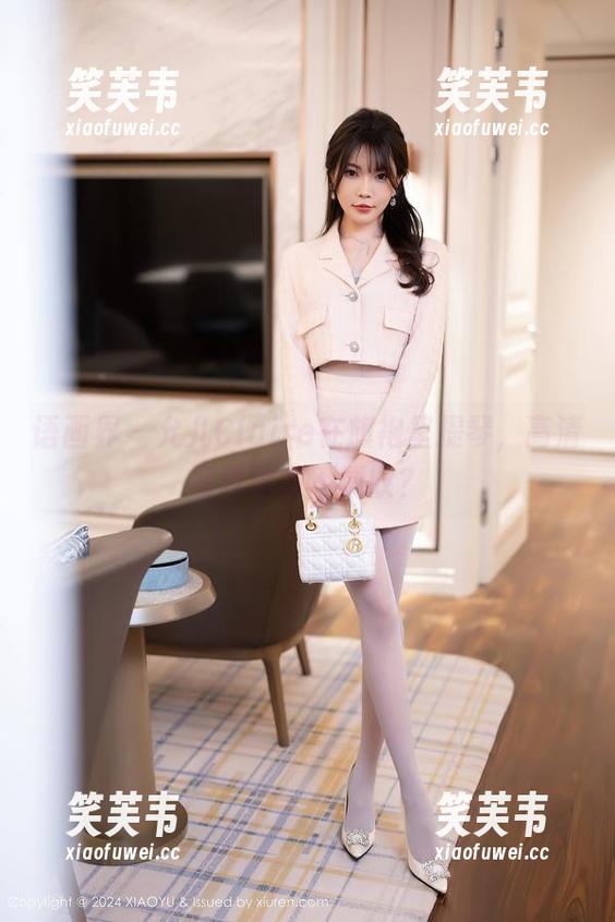 语画界 - 允儿Claire在旗袍里提琴，高清写真谁敢不赞叹？