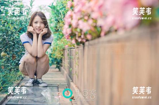 青豆客 - 全新Lee小棠学姐，原图里藏着无意的俏皮。