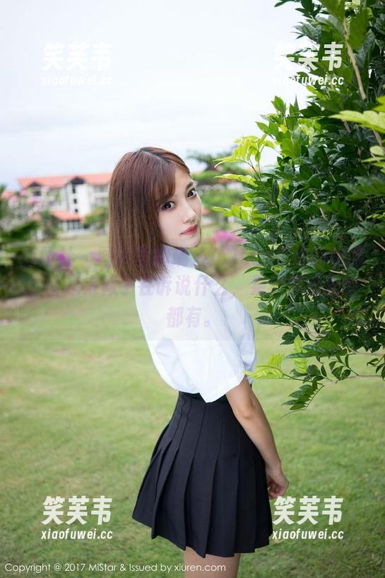 魅妍社 - 图片里的瑞莎Trista和她的校服，看起来似乎在诉说什么，果然学校里啥都有。