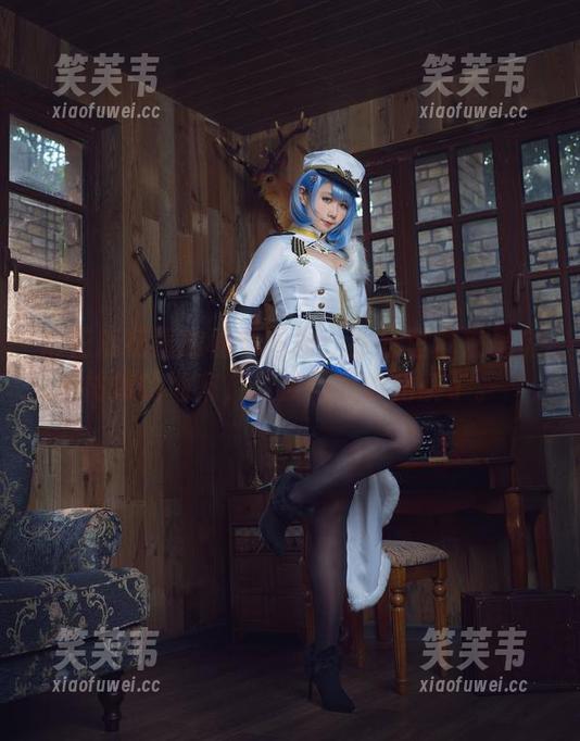 麻花麻花酱的秘书图册：办公室本来是个枯燥的地方，却被她微妙化解了。